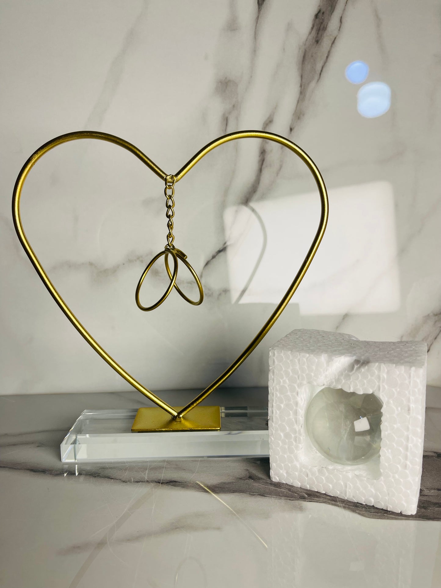 Heart-Shaped Metal & Crystal Ornament – Elegant Home Decor